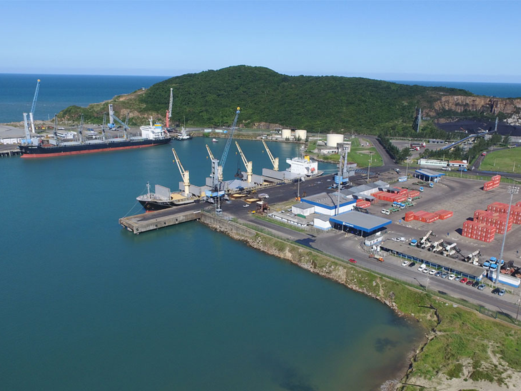 Porto de Imbituba amplia estrutura com novo armazém de granéis sólidos