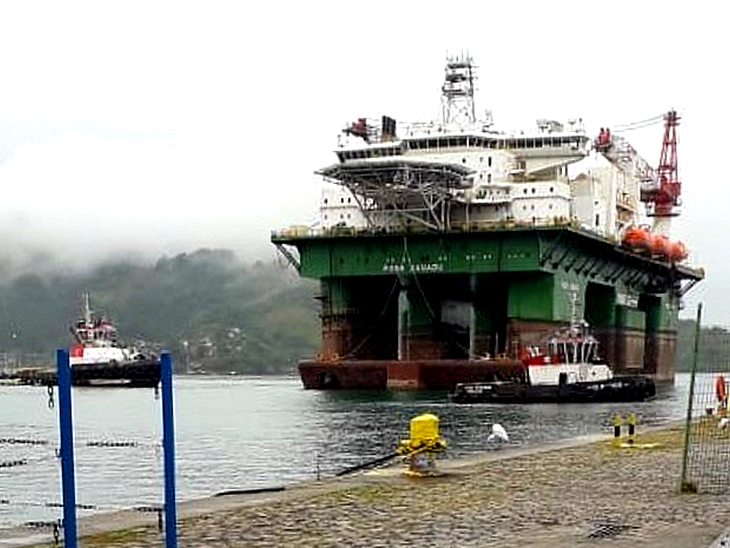 Porto de Angra dos Reis recebe a plataforma POSH Xanadu para manutenção